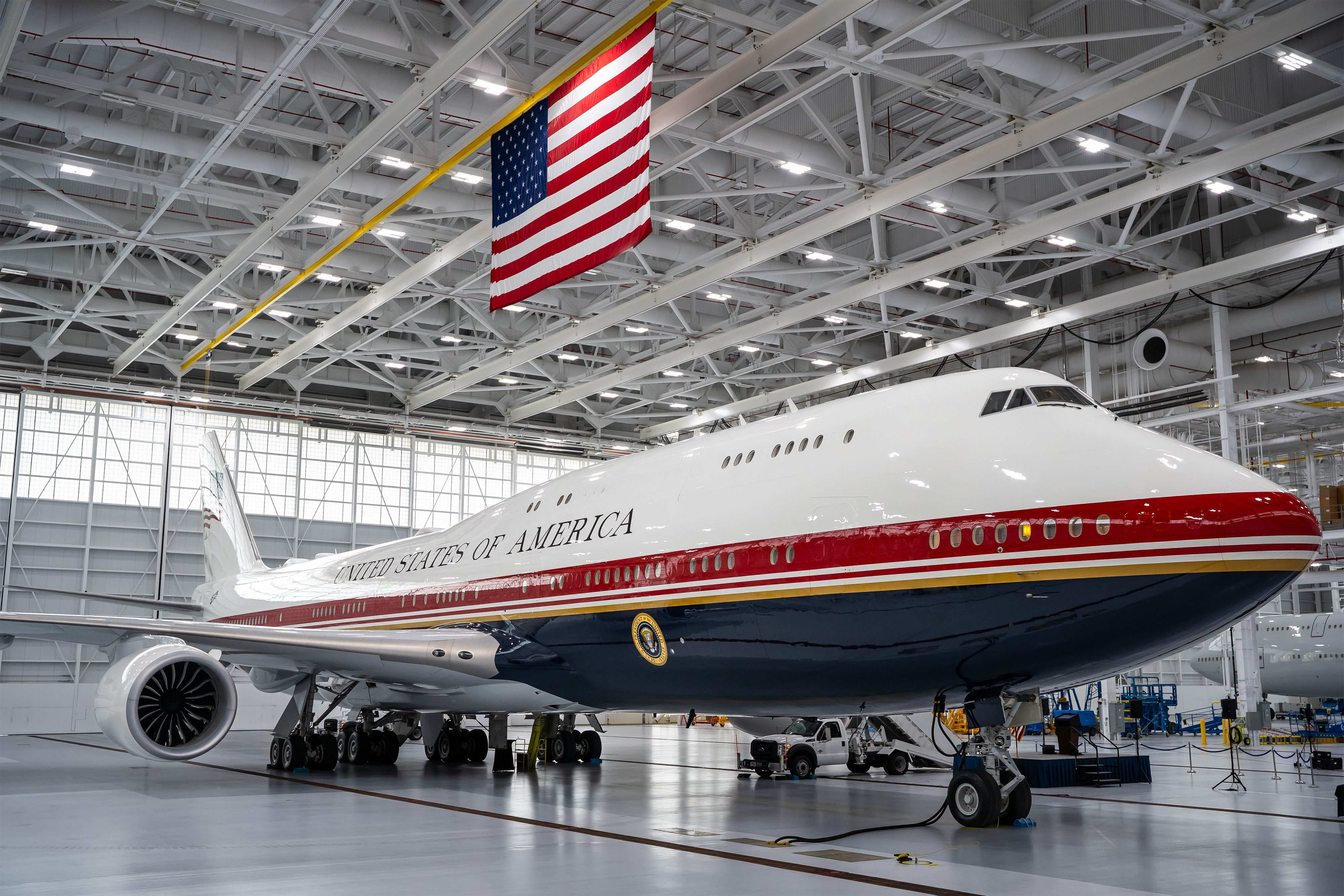 Air Force One : Donald Trump dévoile sa « Maison Blanche volante », offerte par le Qatar