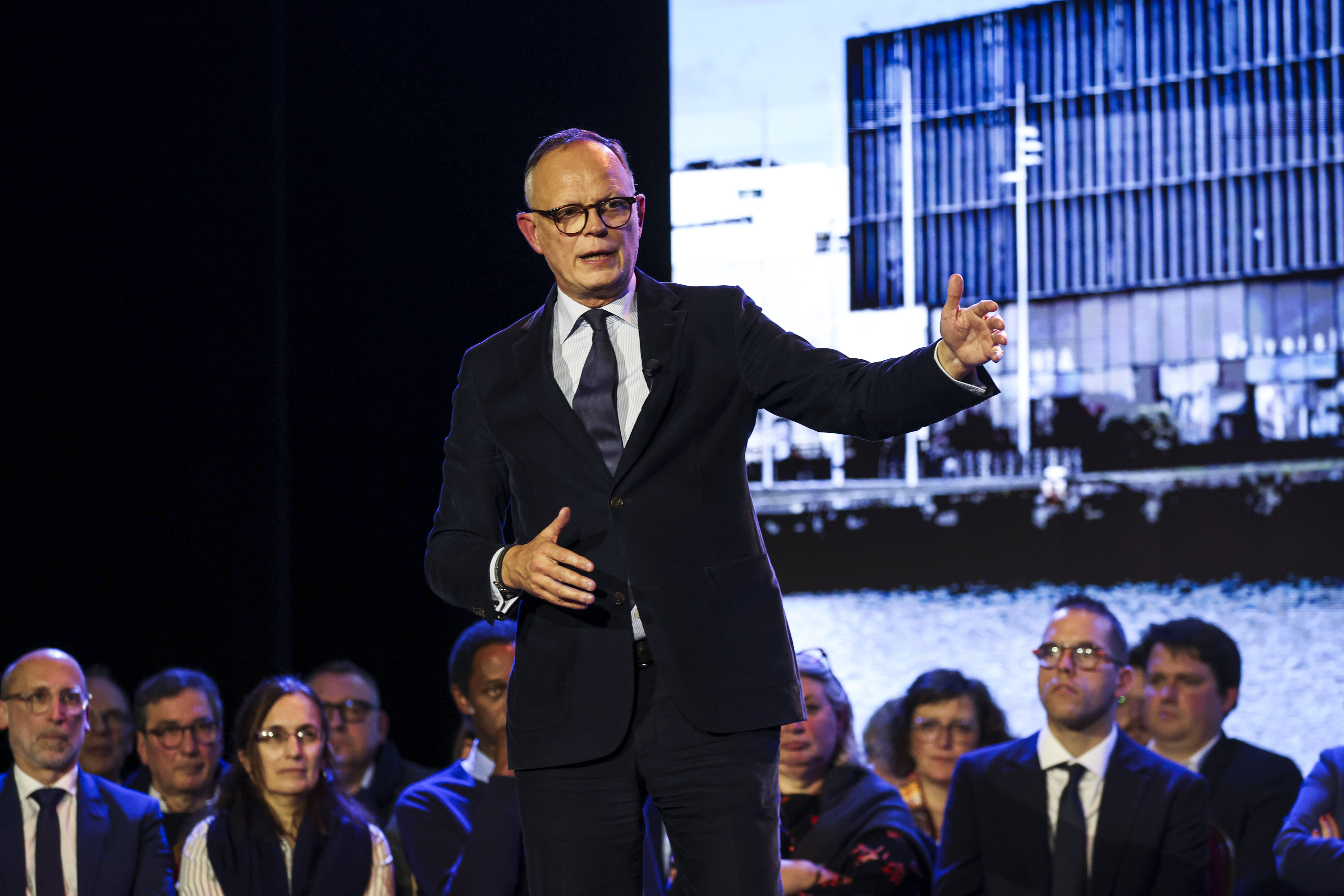 Les ministres se bousculent au Havre , chez Edouard Philippe